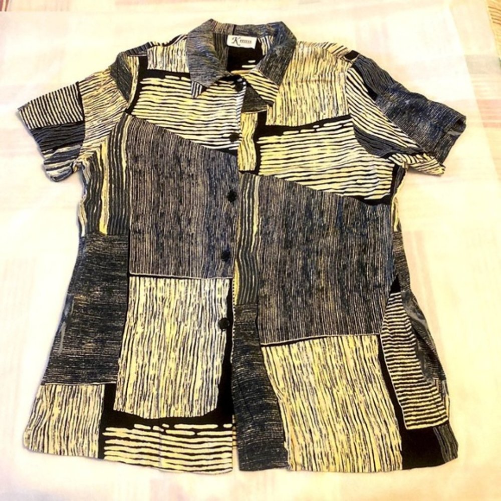Beautiful petite buttons down blouse ??